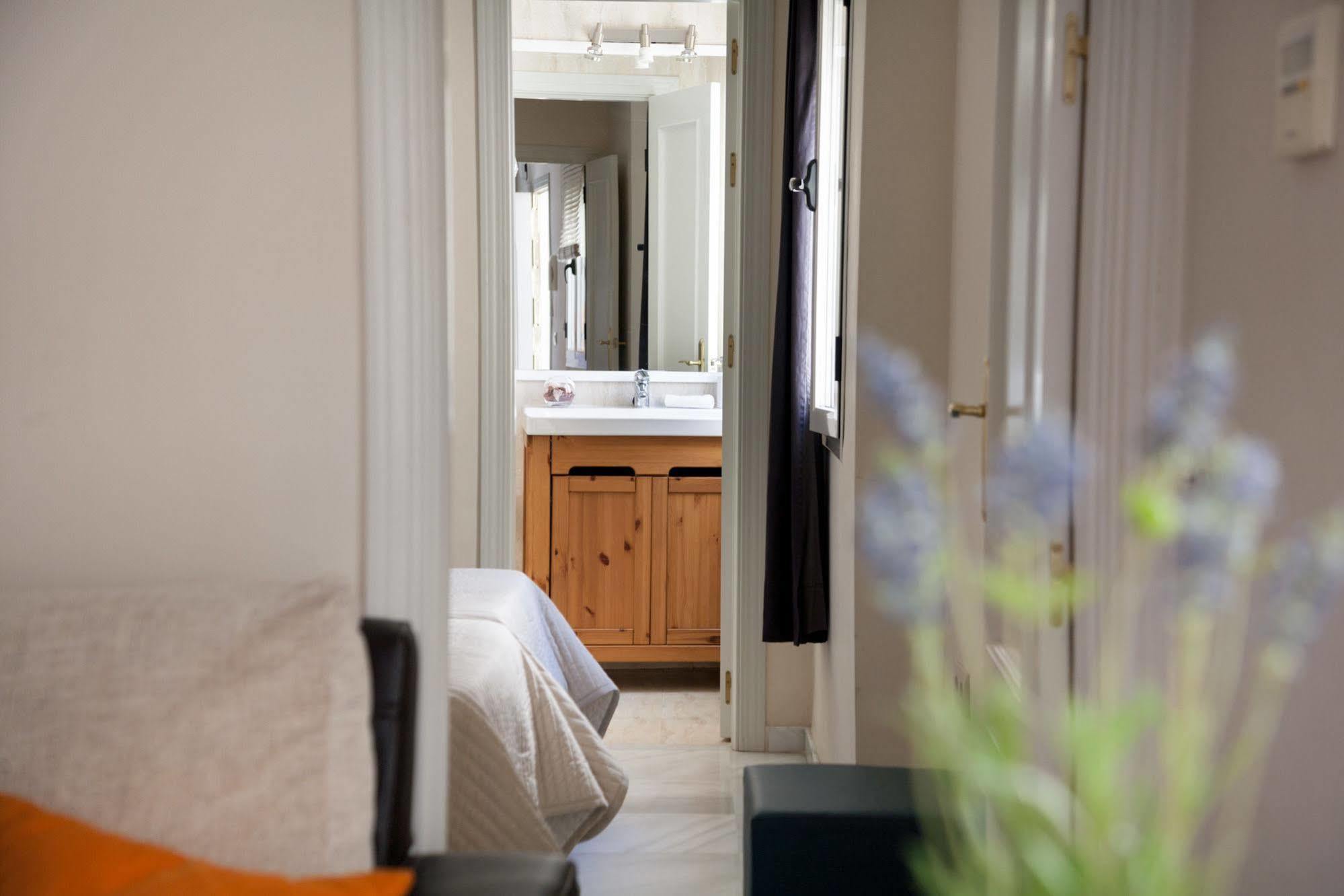 Apartamentos Altamira Sevilla Bagian luar foto