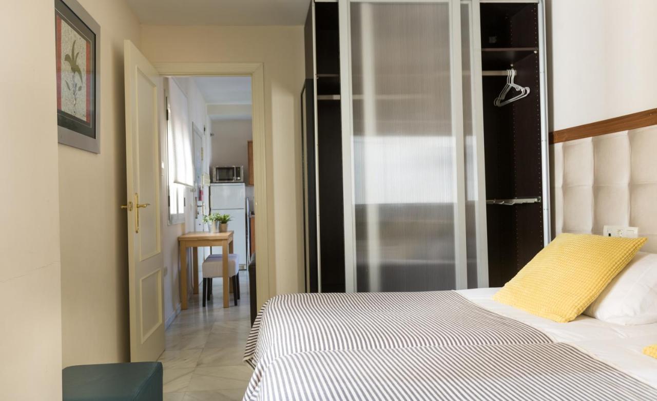Apartamentos Altamira Sevilla Bagian luar foto